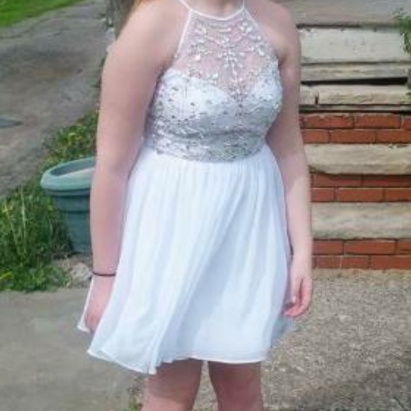 Semi formal white dress - Picture 2 of 2